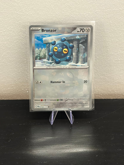 Bronzor 066/131 – Prismatic Evolutions l Master Ball